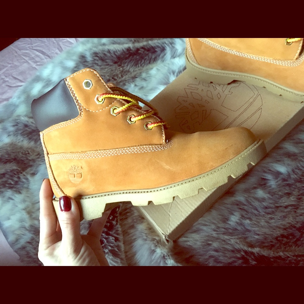 Timberland boots kids size 3 (no scuff marks )